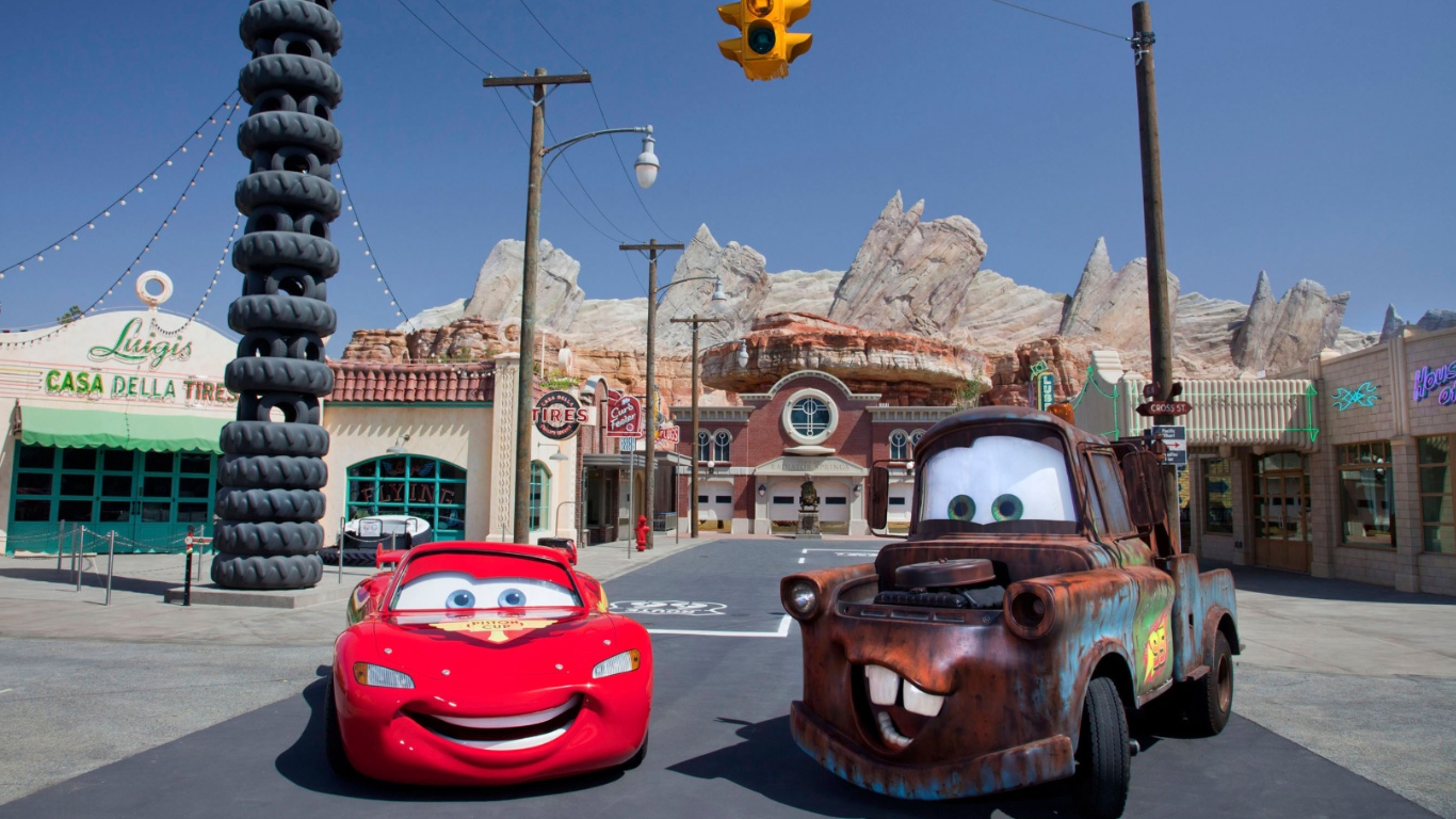 Checo Pérez visitó Cars Land en Disney California Adventure Park