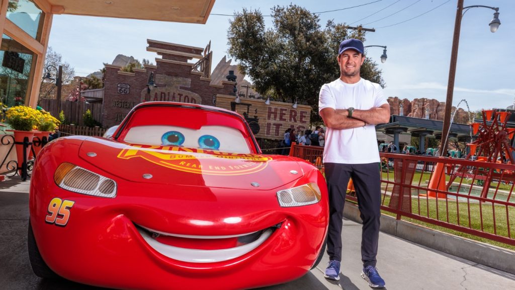 Checo Pérez visitó Cars Land en Disney California Adventure Park