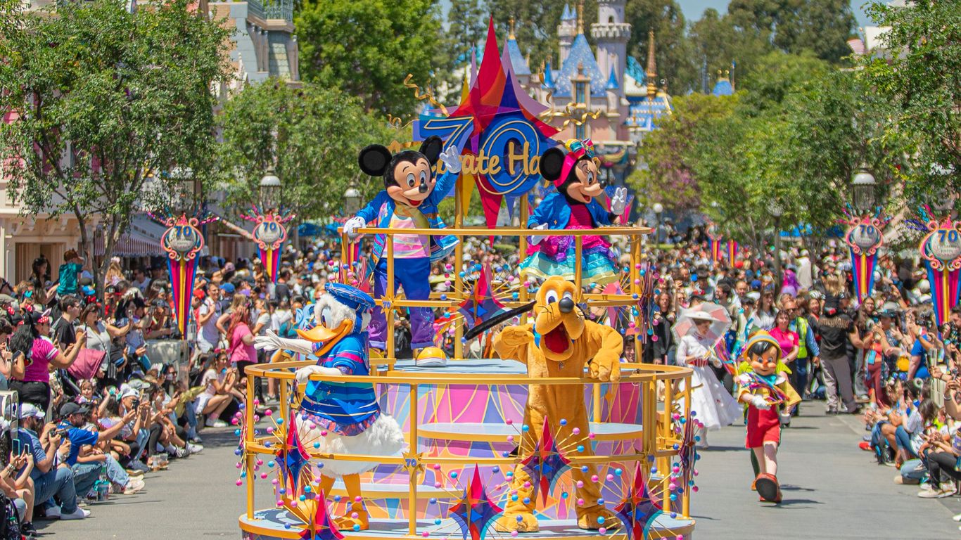 Disneyland Resort en California comienza la celebración del 70 aniversario